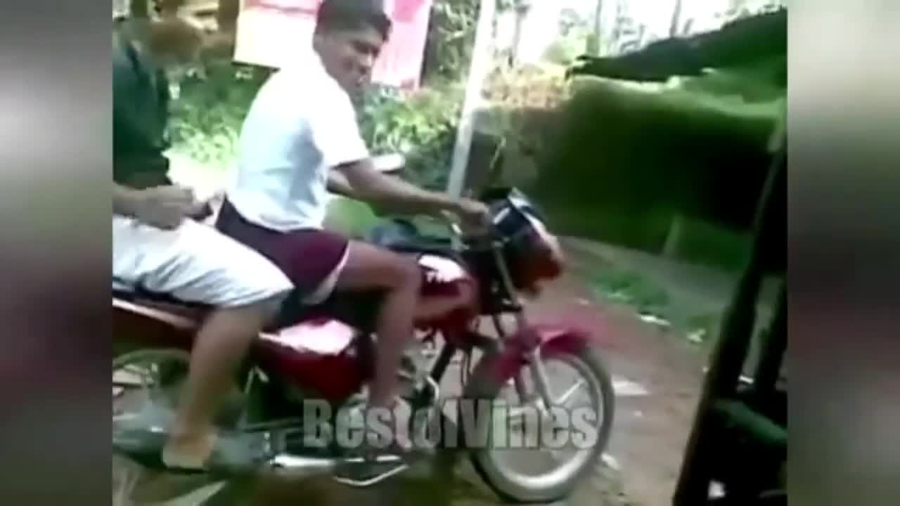 TOP 10 FUNNY MOTORCYCLE ACCIDENT 2021😂