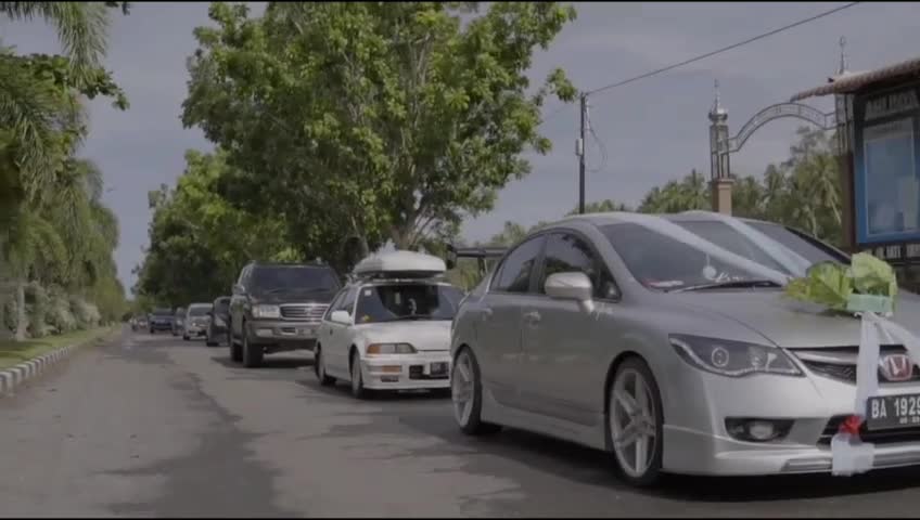 This sedan accompanies the bride