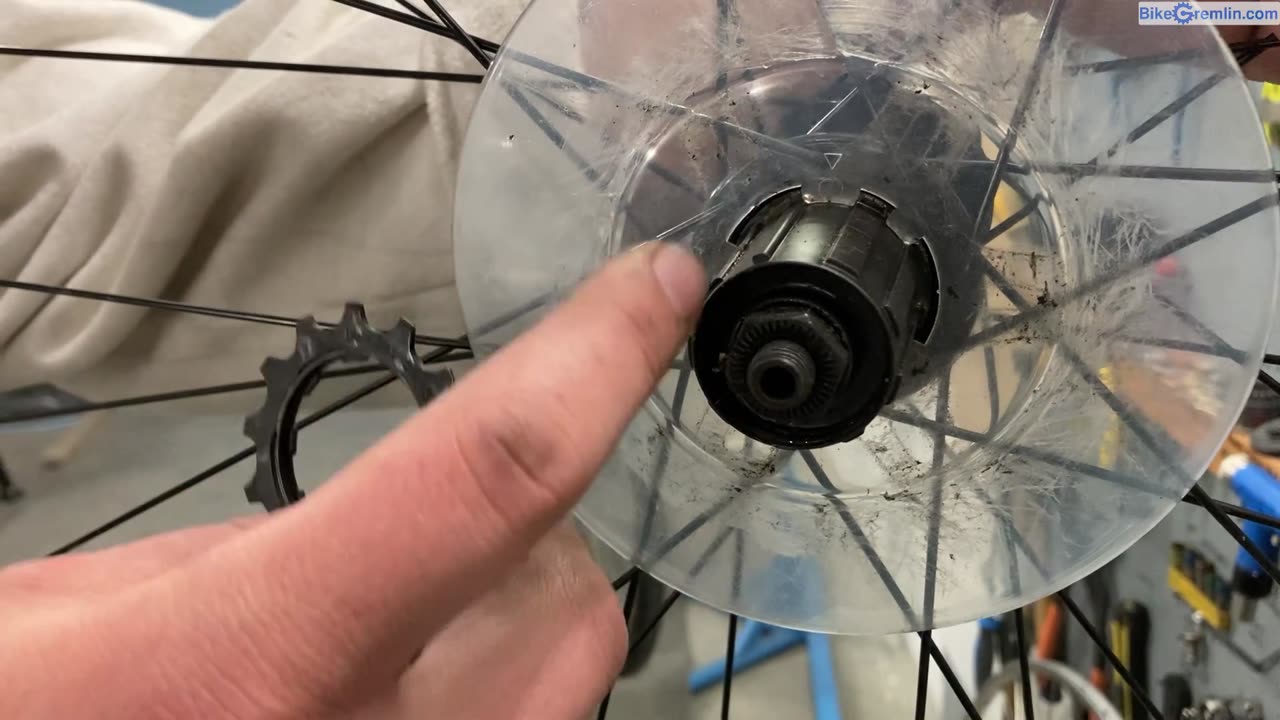 How to remove, and mount, a cassette, or a freewheel