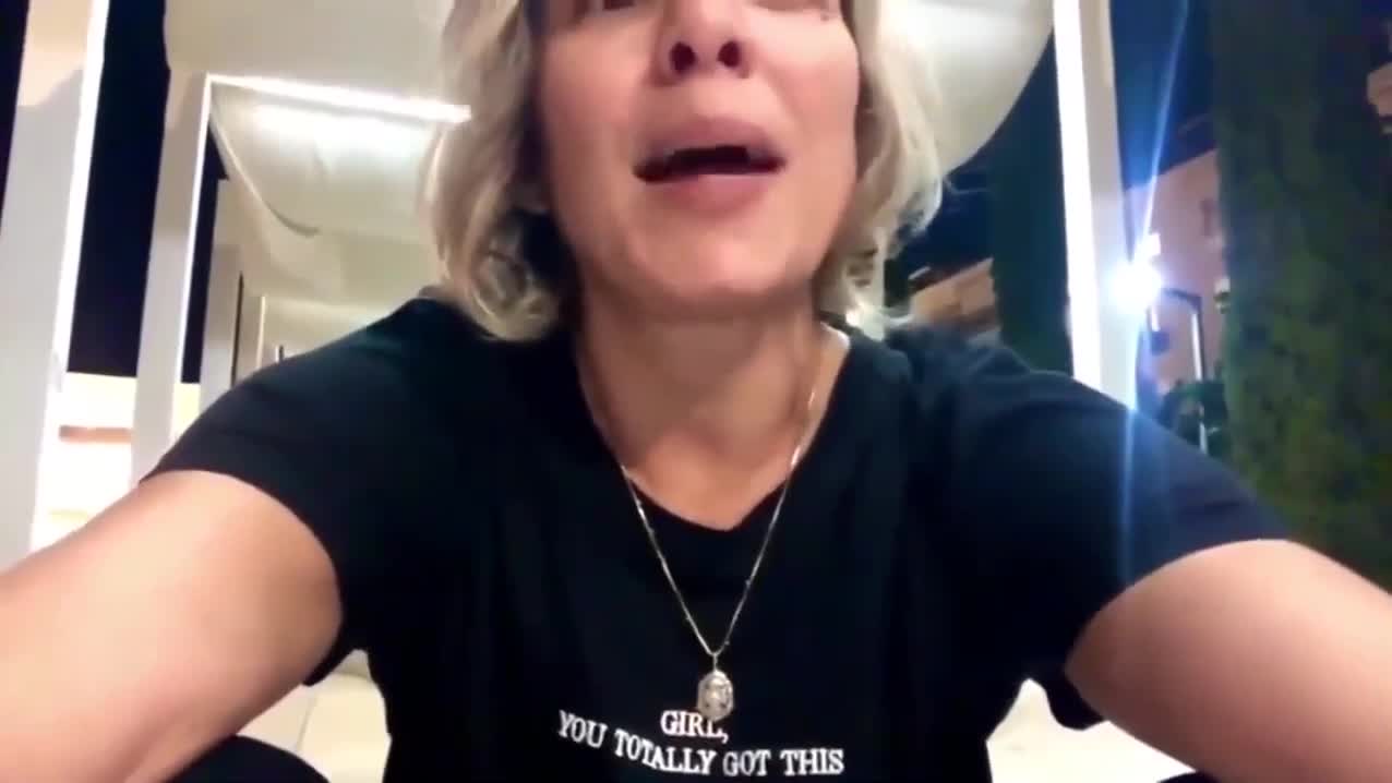 ΙΣΡΑΗΛΙΝΗ ΤΟΥΣ ΞΕΜΠΡΟΣΤΙΑΖΕΙ -ΑΚΟΥΣΤΕ ΤΙ ΣΥΜΒΑΙΝΕΙ ΣΤΟ ΙΣΡΑΗΛ ΜΕ ΤΟΝ ΚΟΡΩΝΟΙΟ