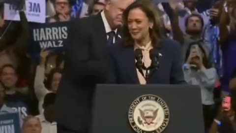 Buonasera, dice l'idiota Kamala