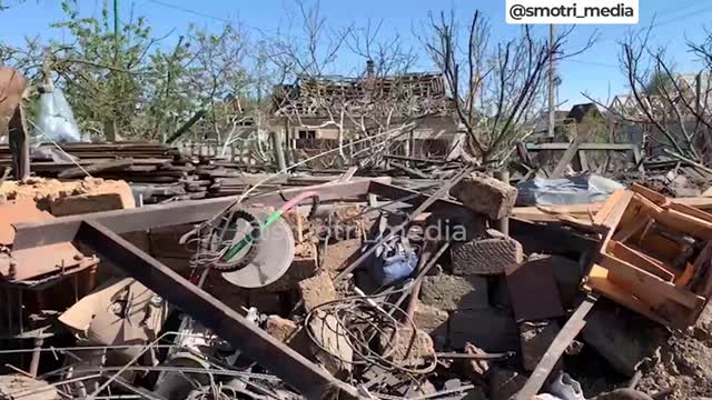 Následky ukrajinských útoků raketou Točka - U v obci Golaja Pristan v Chersonské oblasti
