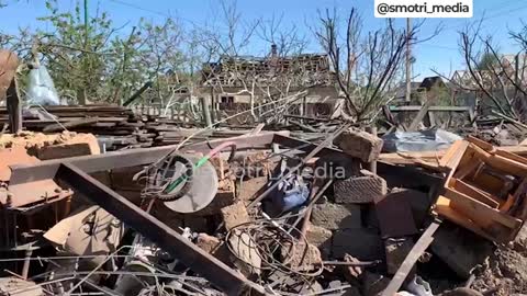 Následky ukrajinských útoků raketou Točka - U v obci Golaja Pristan v Chersonské oblasti