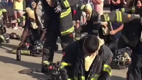 Donning Fireman Gear Under 60 Seconds 👩‍🚒👨‍🚒 🚒👏👍