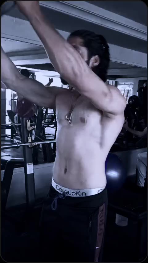 Shoulders rows front barbell