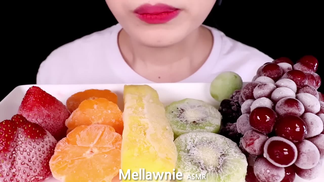 ASMR FROZEN FRUITS 얼린과일 STRAWBERRY, GRAPE, KIWI, PINEAPPLE, BLACKBERRY etc. EATING SOUNDS MUKBANG 먹방