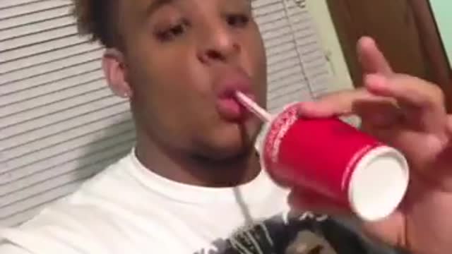 .VINES - Wendy's be trippin....