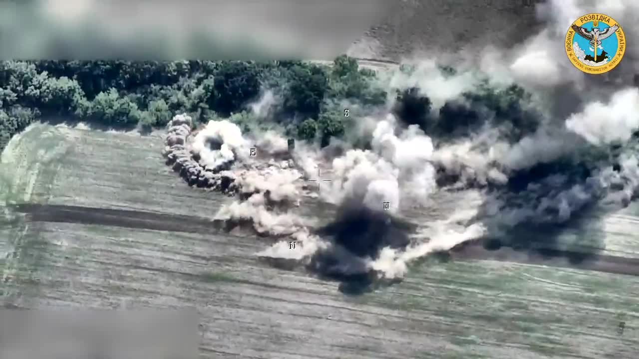 Video of a Ukrainian artillery strike on a Russian Zoopark counter-battery radar.