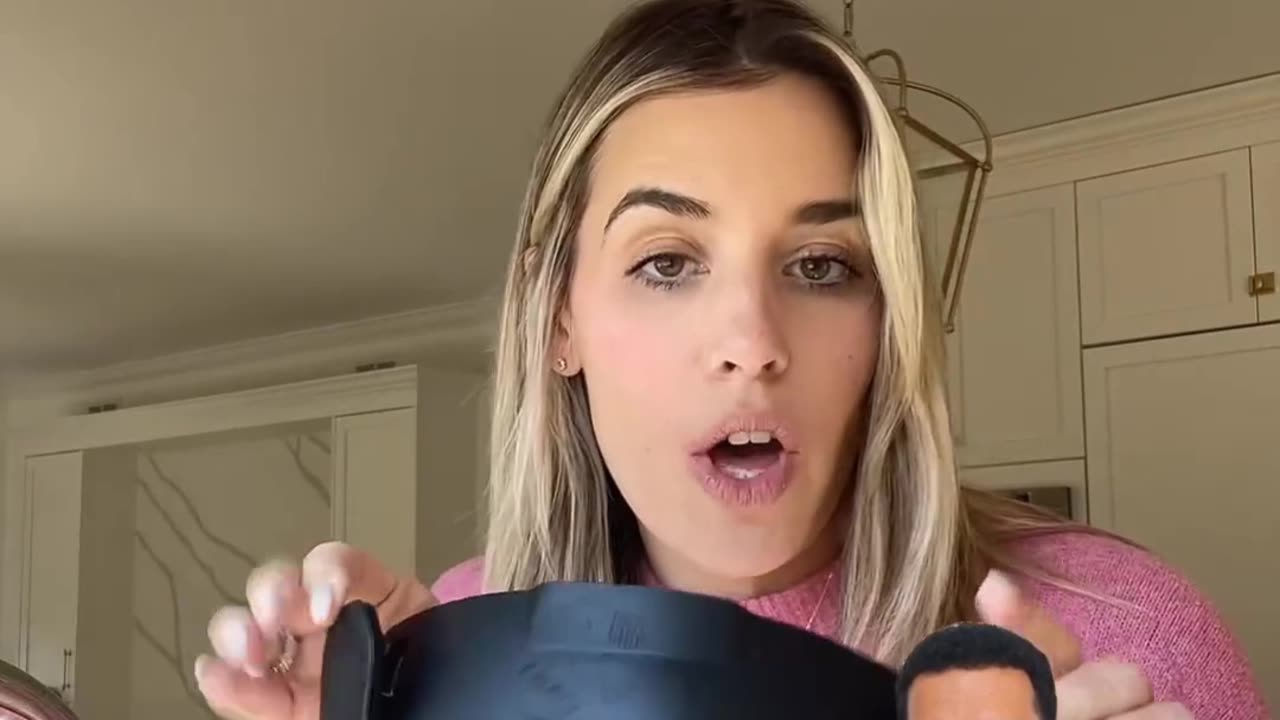 Effortless Cooking with the Clip-On Strainer! 🍝✨ #KitchenHacks
