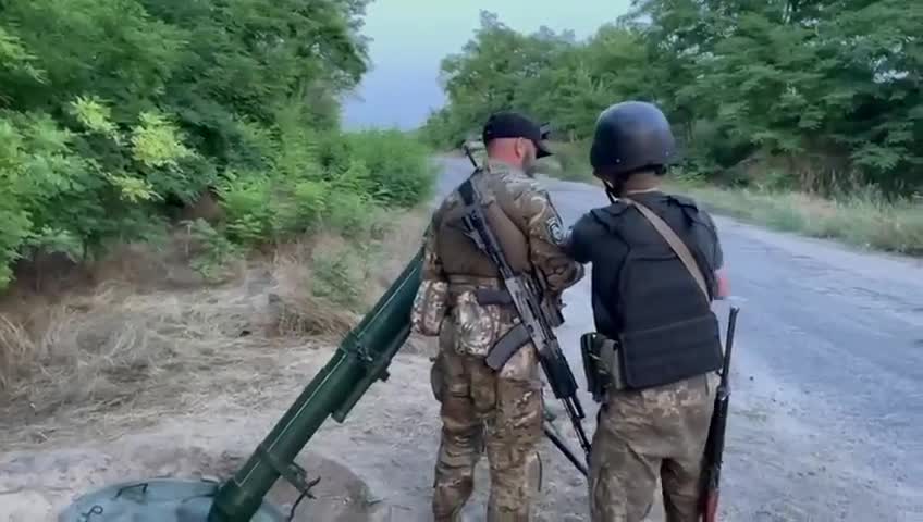 Firing heavy mortar at Russian positions