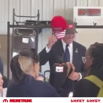 Biden puts on a Trump 2024 hat😂