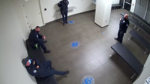 8030FCOB01128BadgingWaitingArea_2021-01-06_17h40min01s090ms.mp4