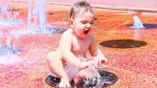 Try Not to Laugh - Funny Babies Play with Water _