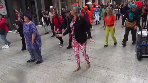 Les Masques Blancs Lyon dansent sur HK le 15 mai