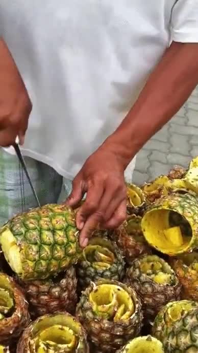 A Cool Way to Cut a Pineapple