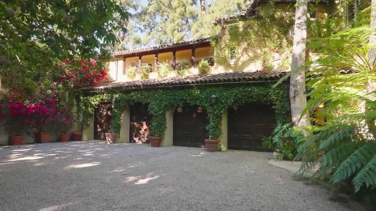 This $39,500,000 grand classic villa in Bel Air is an era of elegant romance