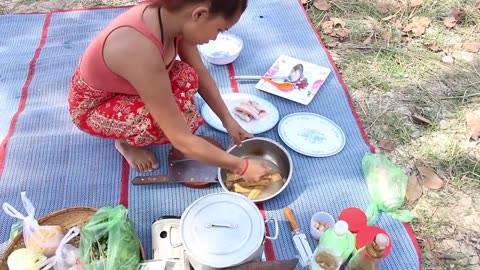 SEXY GIRL COOKING PORK WITH EGG