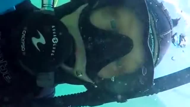 Clean up the underwater garbage and protect the marine natural environment.#1