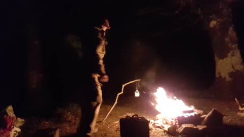 Position test . Campfire. Riverside wildcamping.