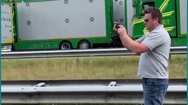 K Holandským farmářům se přidávají řidiči kamionů