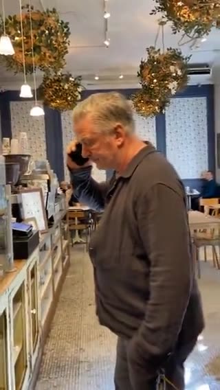 😂 Alex Baldwin gets fed up and attacks Pro-Palestine Loudmouth “Why did you kill...