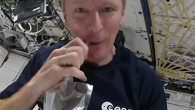 Eating in space looks a lot more fun than eating on Earth!