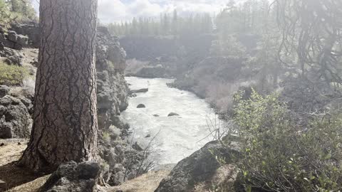 ENJOY the Peace & Quiet of Dillon Falls Lava Canyon – Deschutes River – Central Oregon – 4K