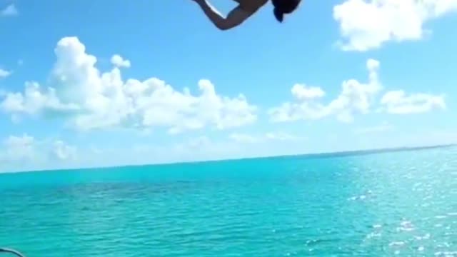 Look at the blue sky, embrace the sea and enjoy the sunshine
