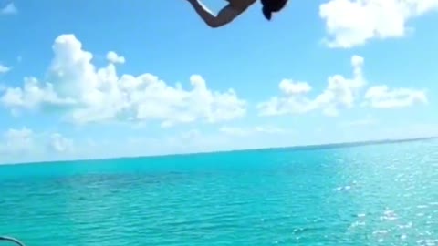 Look at the blue sky, embrace the sea and enjoy the sunshine
