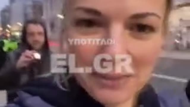 ΔΙΑΔΗΛΩΤΡΙΑ ΣΥΝΑΝΤΑ ΤΟΝ ΑΣΤΥΝΟΜΙΚΟ ΠΟΥ ΕΔΕΡΝΕ ΕΙΡΗΝΙΚΟΥΣ ΔΙΑΔΗΛΩΤΕΣ