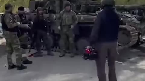 Ukrajinská armáda zanechala po svém úprku u Izjumu tank