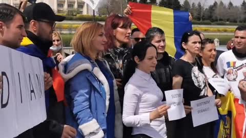 Protestul cetatenilor in Bucuresti dupa abuzul Iuliei Scantei contra avocatei Dianei Sosoaca; part.1