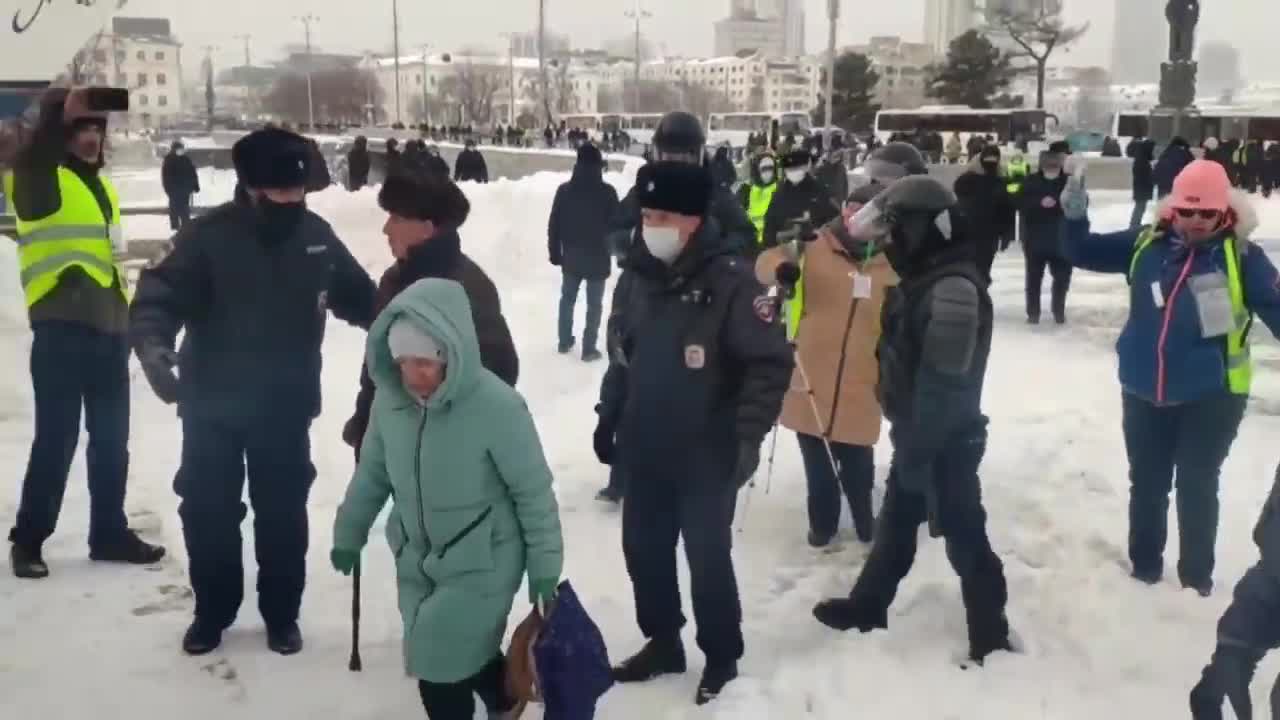 Russian police beat, arrest anti-war protesters