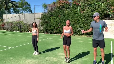 World champion teaches skipping (cross overs and speed steps)