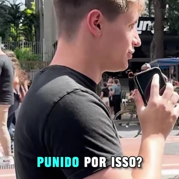 Deu o golpe na democracia?