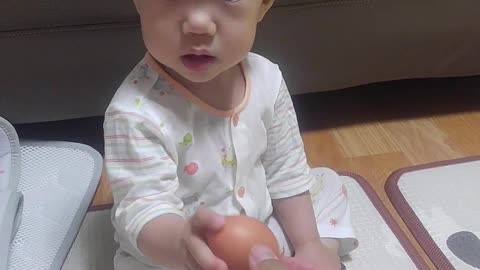 Please peel the egg, dad.