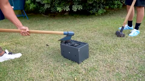 Renato roubando o cofre do seu amigo