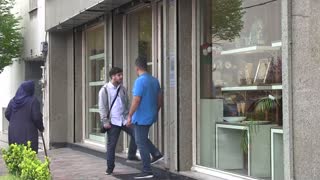 Comercio reabre