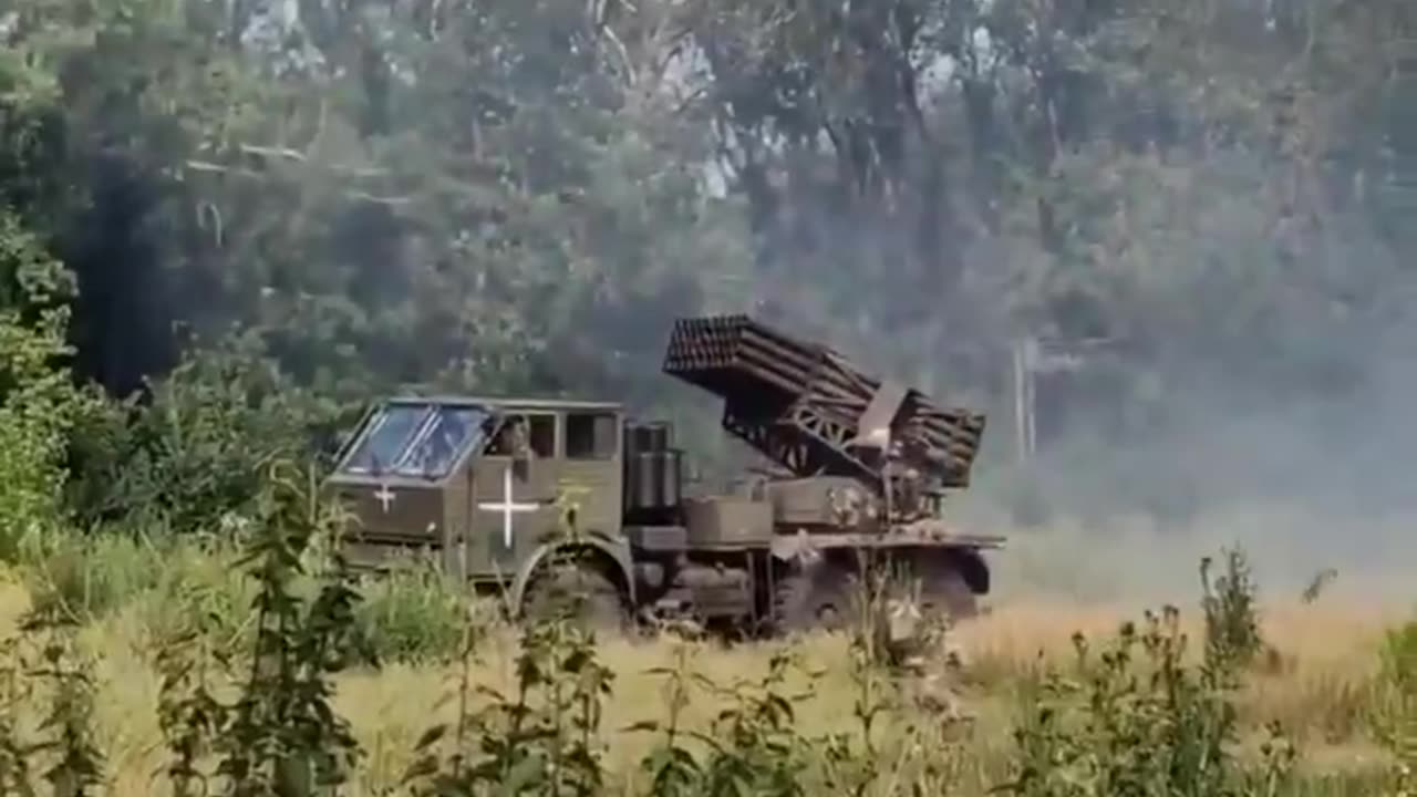 Rare video - Romanian 122-mm APR-40 MLRS in action, Ukraine