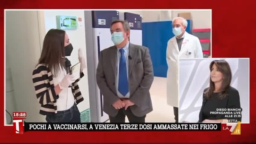 Terze dosi di vaccino in frigorifero, oltre 500.000 dosi ma non ci sono vaccinandi