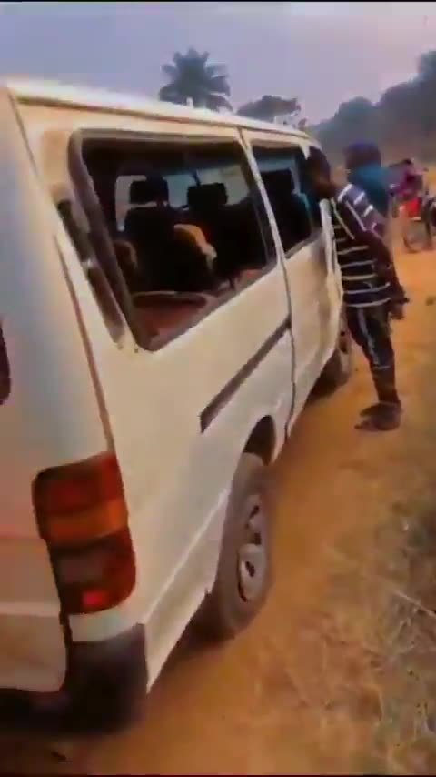 Islamist Fulani militias today kidnapped a dozen Christian kids from their school bus in, Nigeria.