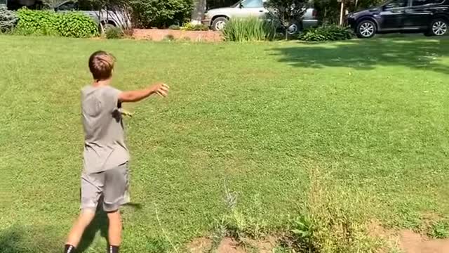 Amazing Frisbee Trick Shot