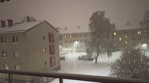 Det snöar i Örebro 7 April 2022