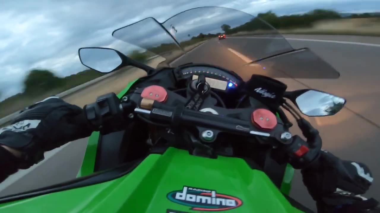 Kawasaki Ninja ZX10r Launch 0-300 kmh Full Akrapovic Sound