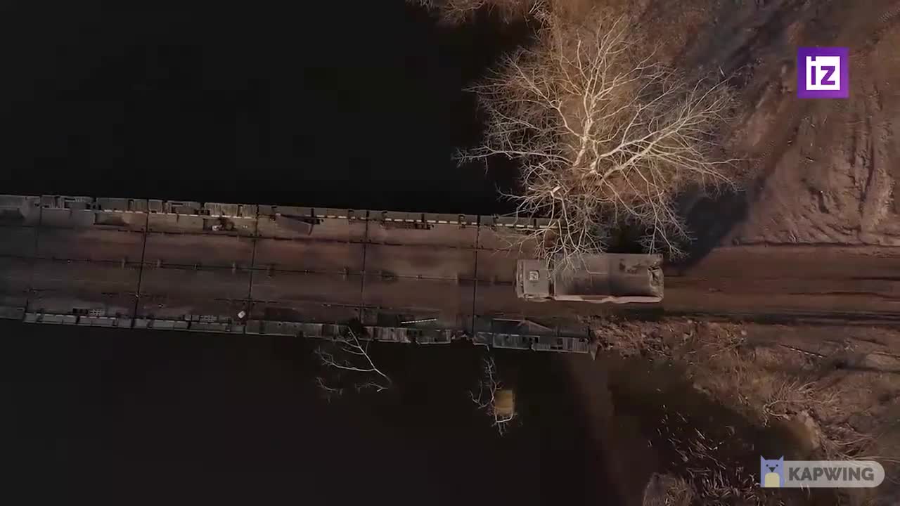 Footage of the movement of military equipment on the pontoon crossing