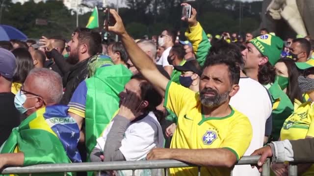 Brazilian Jair Bolsonaro fined 75 euros for not wearing a mask on a motorcycle rally