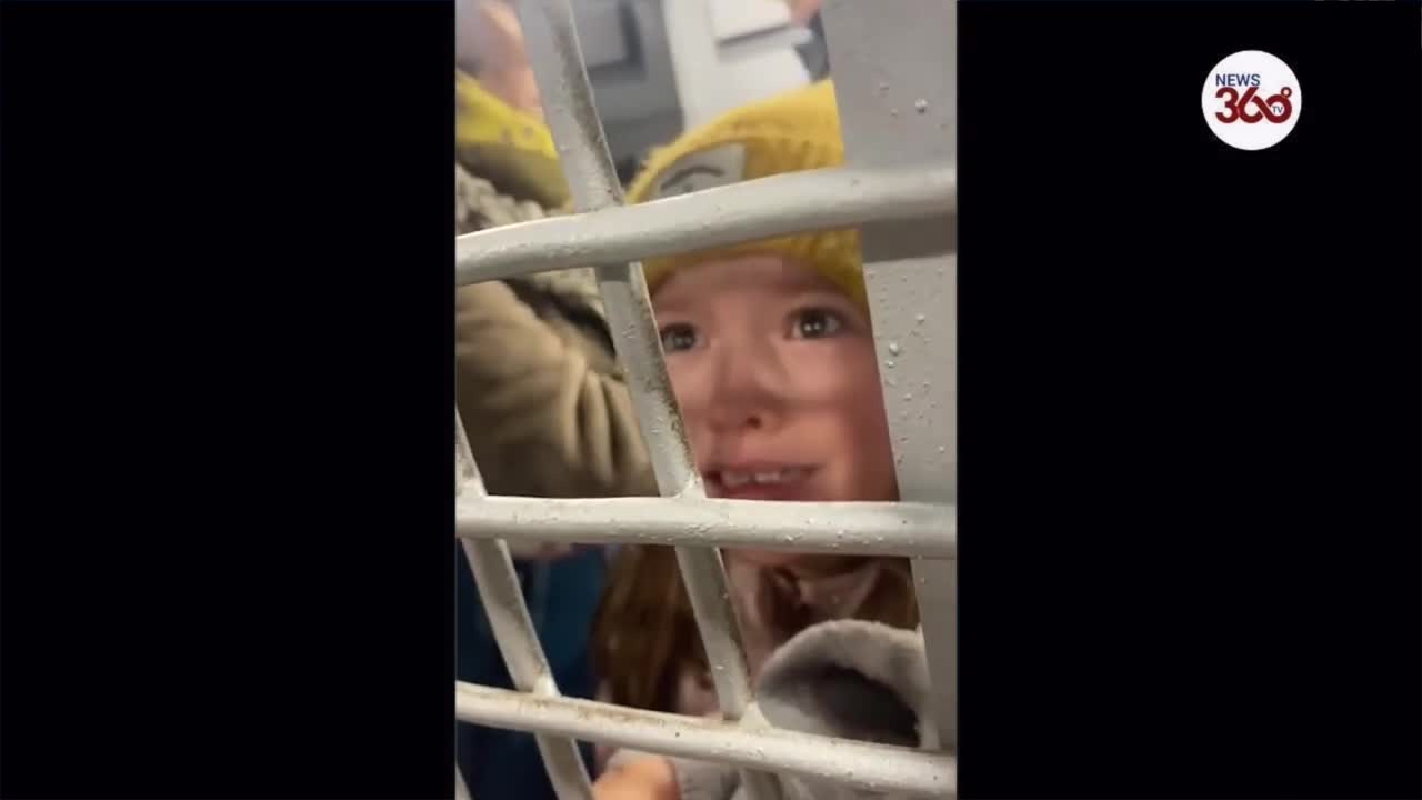 Moscow police arrest children laying flowers at Ukrainian embassy