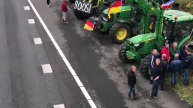 German and Dutch farmers protest on A7 highway (July 7, 2022)