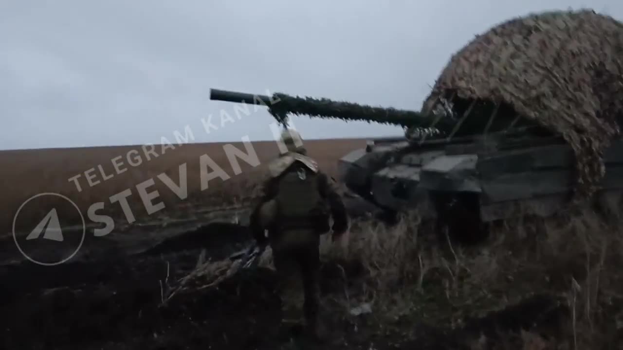 Russia captured an almost intact Ukrainian M1A1SA Abrams Tank built by the USA. Selidovo direction