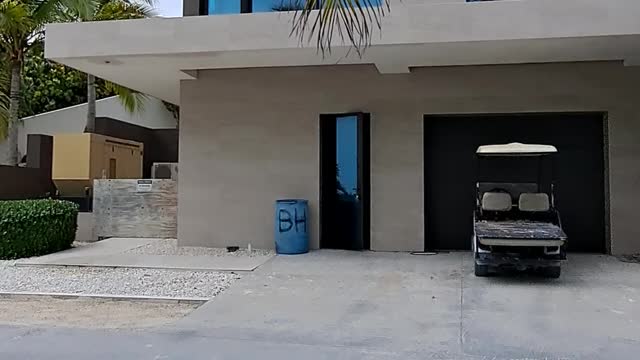 Expensive Houses on Staniel Cay Part 1